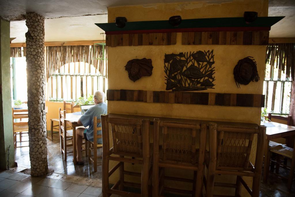 Hostal Dona Chava 페데르날레스 외부 사진